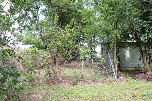 803 3rd Street, Lockhart, TX 78644