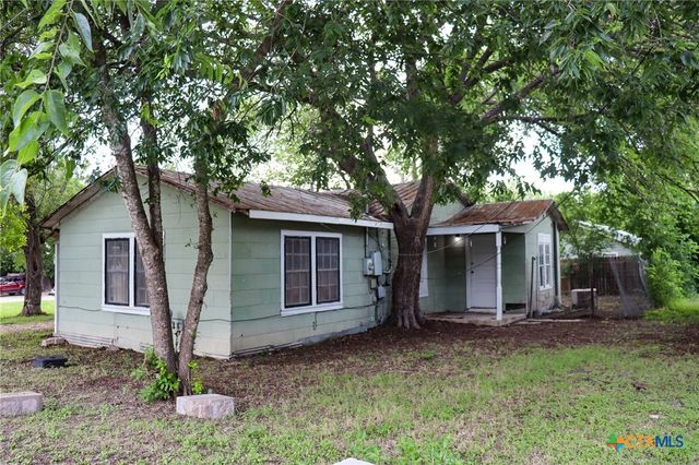 803 3rd Street, Lockhart, TX 78644