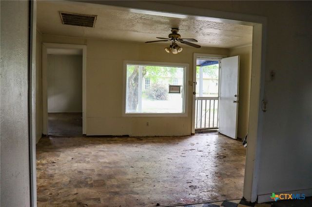 803 3rd Street, Lockhart, TX 78644