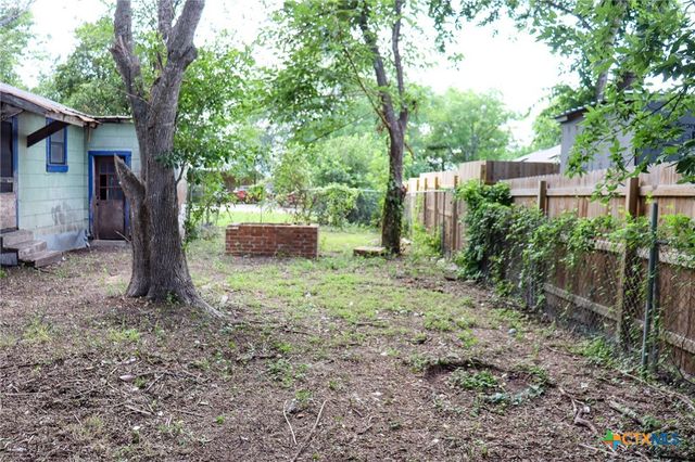 803 3rd Street, Lockhart, TX 78644