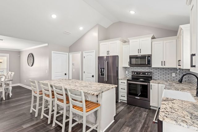 462 Wilshire Street, Geneva, AL 36340