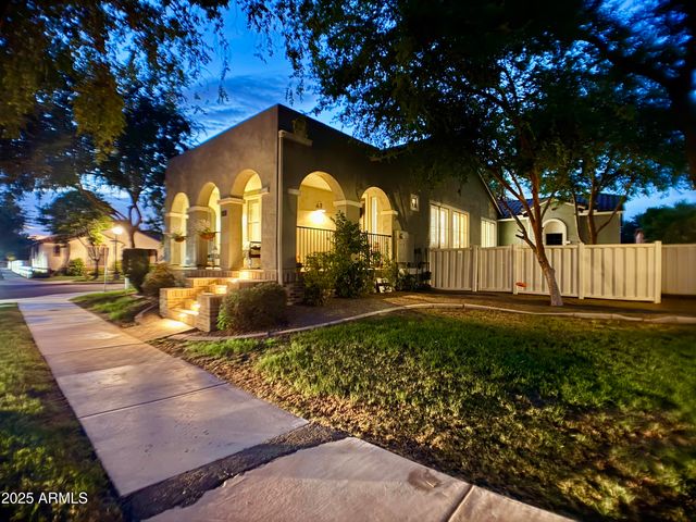 2968 E AGRITOPIA Loop N, Gilbert, AZ 85296