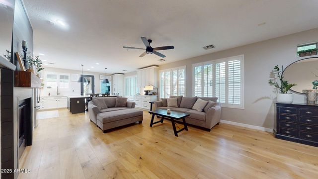 2968 E AGRITOPIA Loop N, Gilbert, AZ 85296