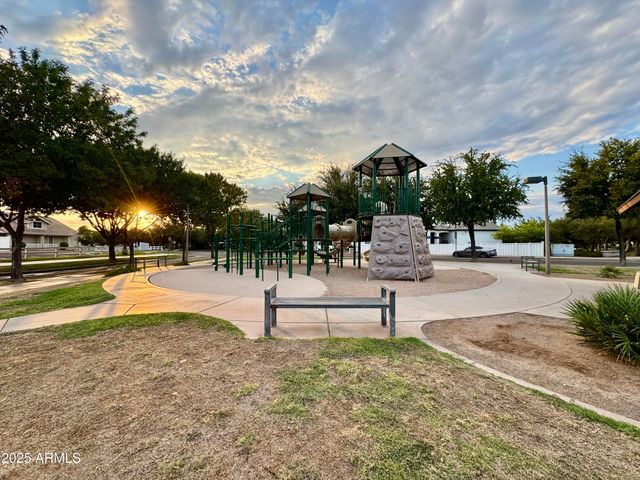 2968 E AGRITOPIA Loop N, Gilbert, AZ 85296