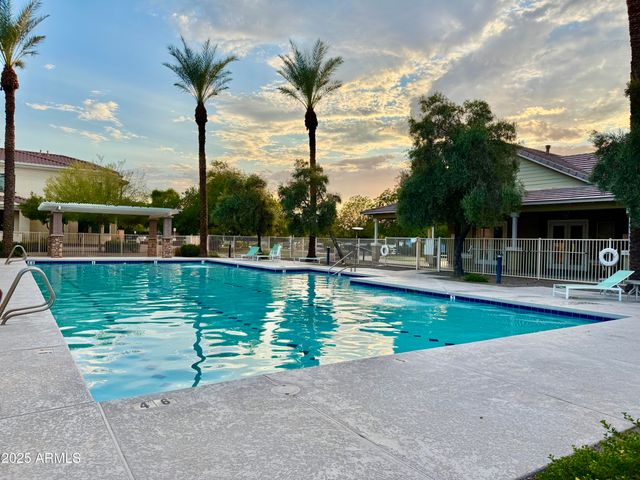 2968 E AGRITOPIA Loop N, Gilbert, AZ 85296