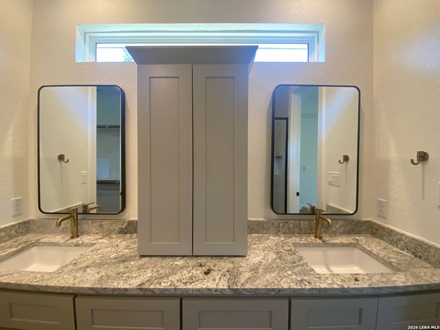 729 Canyon Bend, Canyon Lake, TX 78133