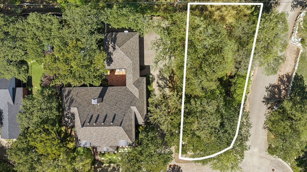 1233 Kelpie Court, Fort Worth, TX 76111 — exterior