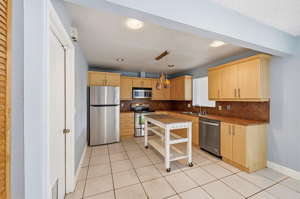 3127 NW 67th Court, Fort Lauderdale, FL 33309