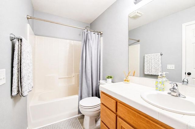 421 Lexington Circle, Oceanside, CA 92057