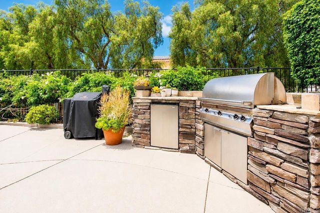 421 Lexington Circle, Oceanside, CA 92057