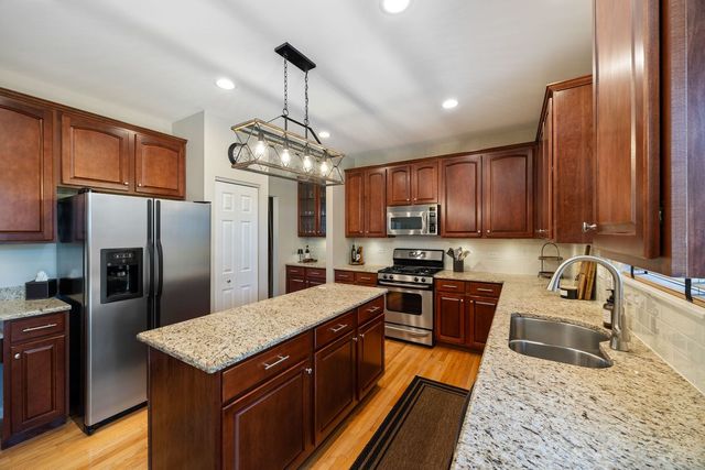 2815 Forest Creek Lane, Naperville, IL 60565