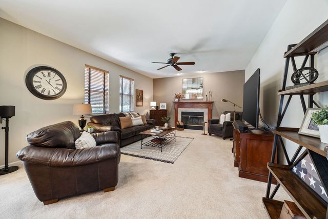 2815 Forest Creek Lane, Naperville, IL 60565