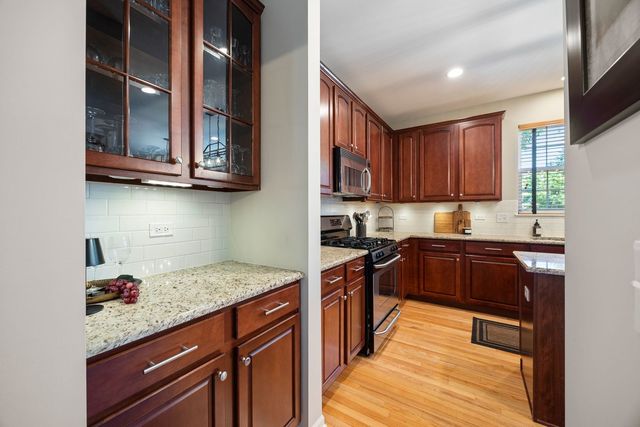2815 Forest Creek Lane, Naperville, IL 60565