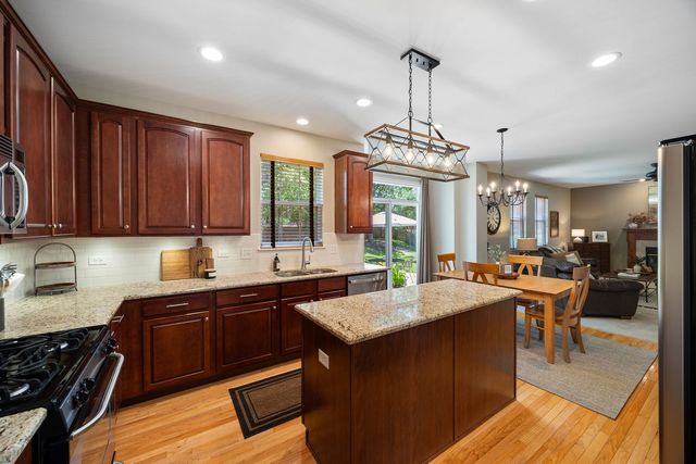 2815 Forest Creek Lane, Naperville, IL 60565