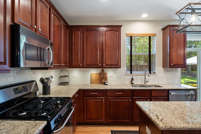2815 Forest Creek Lane, Naperville, IL 60565