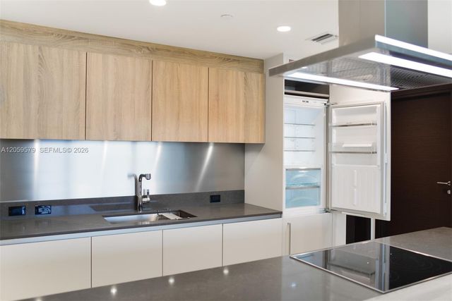 1000 Brickell Plaza 2608, Miami, FL 33131