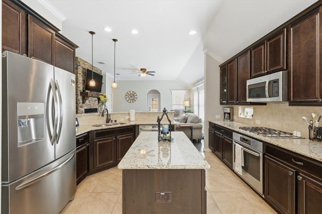 1628 Suncatcher Way, Fort Worth, TX 76052