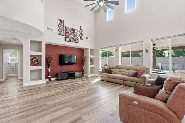 3085 N Vahe Avenue, Fresno, CA 93737