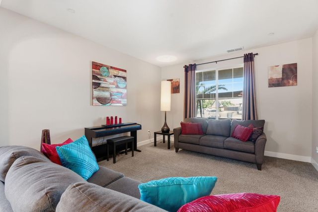 3085 N Vahe Avenue, Fresno, CA 93737