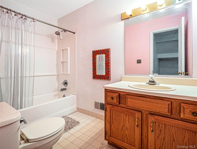 3 Magnolia Lane, Warwick, NY 10990