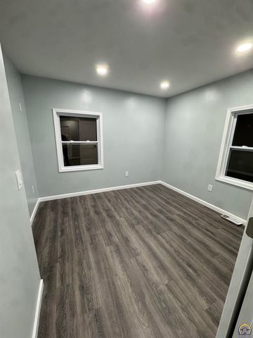 3433 SE Adams St, Topeka, KS 66605