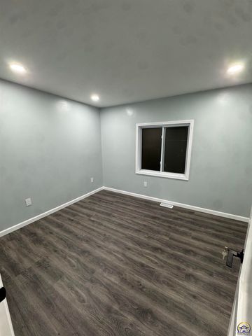 3433 SE Adams St, Topeka, KS 66605