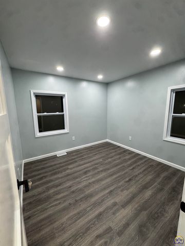 3433 SE Adams St, Topeka, KS 66605