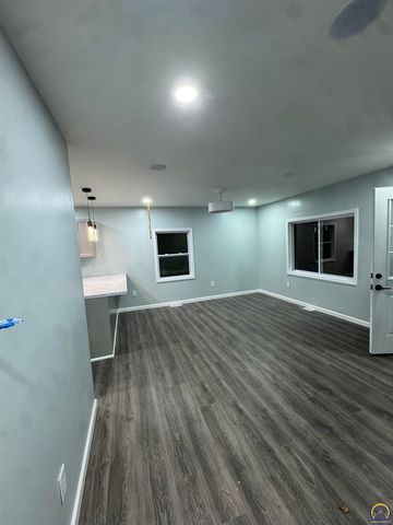 3433 SE Adams St, Topeka, KS 66605