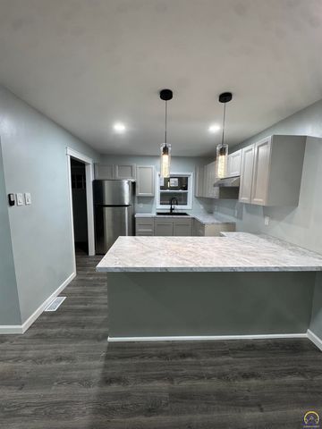 3433 SE Adams St, Topeka, KS 66605