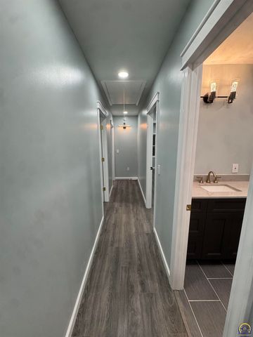 3433 SE Adams St, Topeka, KS 66605