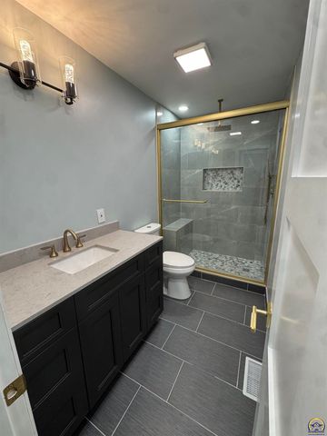 3433 SE Adams St, Topeka, KS 66605