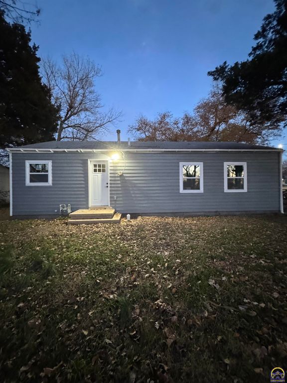 3433 SE Adams St, Topeka, KS 66605