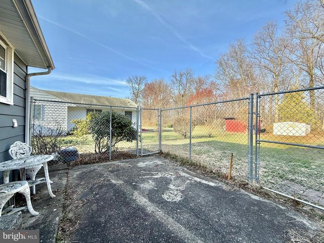 8 WOODSIDE PL, Pennsville, NJ 08070