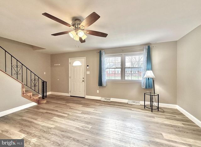 8 WOODSIDE PL, Pennsville, NJ 08070