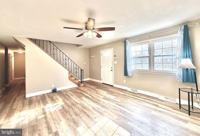 8 WOODSIDE PL, Pennsville, NJ 08070