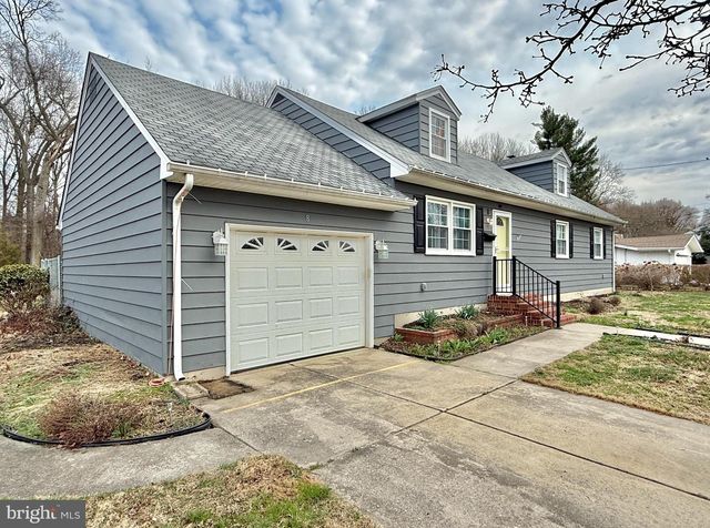 8 WOODSIDE PL, Pennsville, NJ 08070