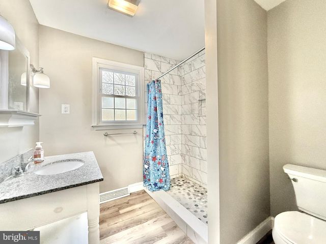 8 WOODSIDE PL, Pennsville, NJ 08070