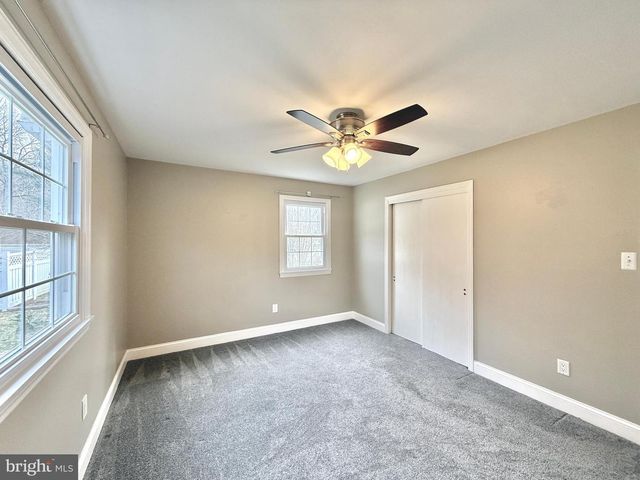 8 WOODSIDE PL, Pennsville, NJ 08070