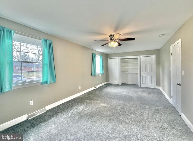 8 WOODSIDE PL, Pennsville, NJ 08070