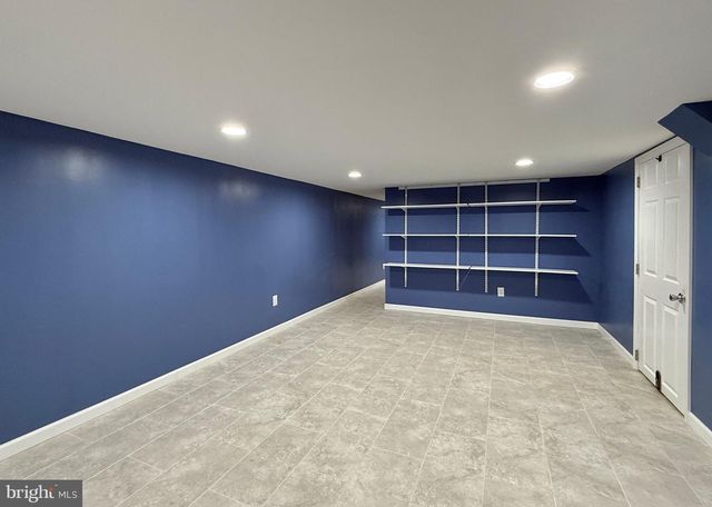 8 WOODSIDE PL, Pennsville, NJ 08070