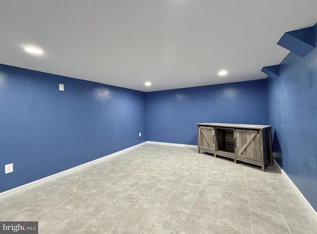 8 WOODSIDE PL, Pennsville, NJ 08070