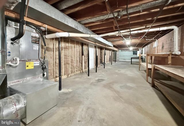 8 WOODSIDE PL, Pennsville, NJ 08070