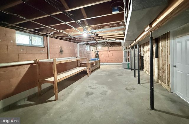 8 WOODSIDE PL, Pennsville, NJ 08070