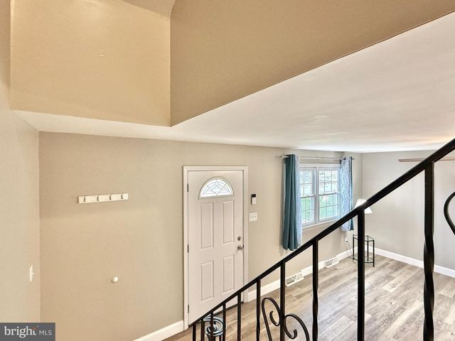 8 WOODSIDE PL, Pennsville, NJ 08070