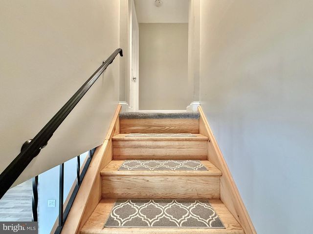 8 WOODSIDE PL, Pennsville, NJ 08070