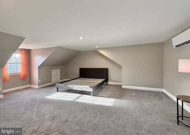 8 WOODSIDE PL, Pennsville, NJ 08070