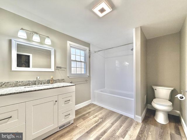 8 WOODSIDE PL, Pennsville, NJ 08070