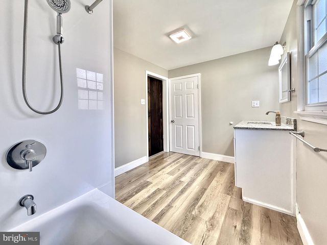 8 WOODSIDE PL, Pennsville, NJ 08070