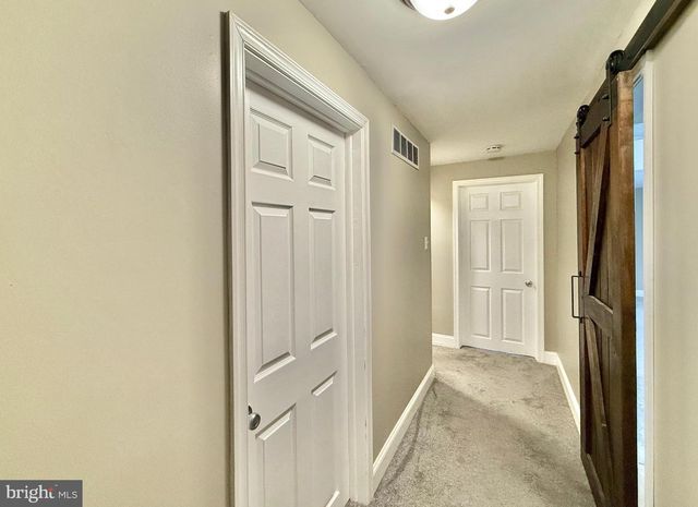 8 WOODSIDE PL, Pennsville, NJ 08070