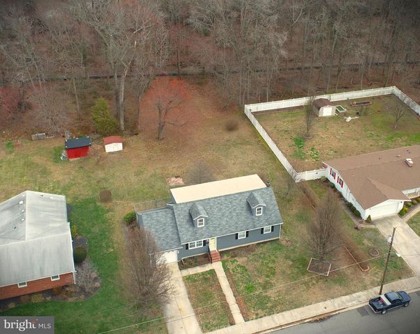 8 WOODSIDE PL, Pennsville, NJ 08070